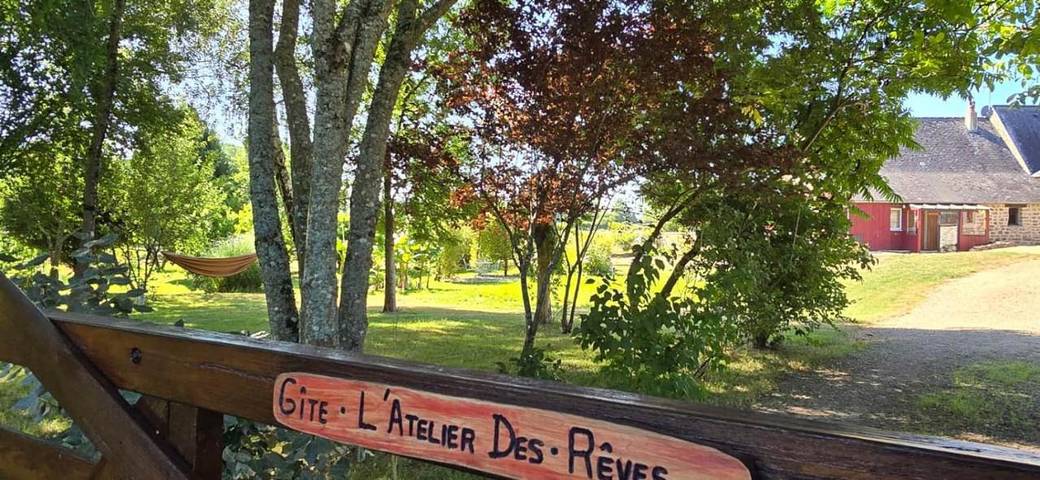 Location de vacances pour 6 personnes, avec Terrasse ainsi que Jardin et Vue à Jublains