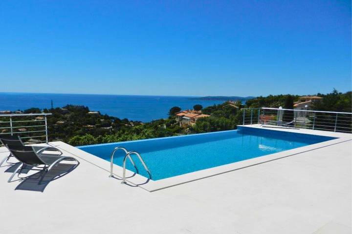 Gîte pour 8 personnes, avec Piscine à Roquebrune-sur-Argens - 2
