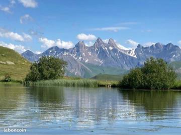 Gîte pour 6 personnes, avec terrasse et vue ainsi que sauna et piscine à Saint-Jean-d'Arves