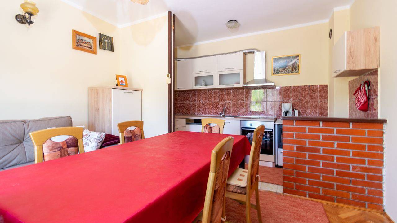 Ganze Ferienwohnung, Ferienwohnung für 7 Personen (77 m²) in Kraj in Ugrinici, Tkon