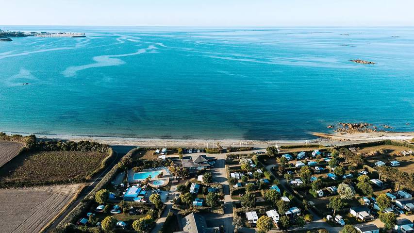 Mobil home pour 2 personnes, avec piscine et terrasse, animaux acceptés