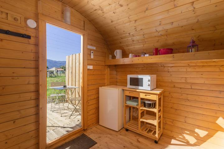 Apartamento “Barrel Violet” con vistas a la montaña, Wi-Fi y aire acondicionado in La Côte Vermeille, Saint-André