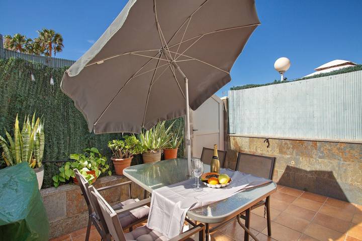 Casa vacanze 'Bungalow Sonemar 216' con piscina condivisa, Wi-Fi e aria condizionata in Sonnenland, San Bartolomé de Tirajana