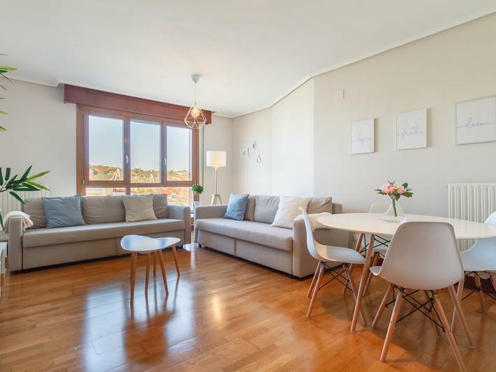 Ganze Ferienwohnung, Ferienwohnung für 5 Personen mit Seeblick in Solarium-Zona de Pesca Los Cargaderos (Barakaldo), Barakaldo