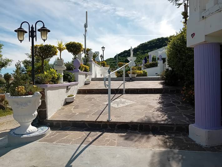 Appartamento per 4 persone, con giardino e vista oceano a Barano d'Ischia