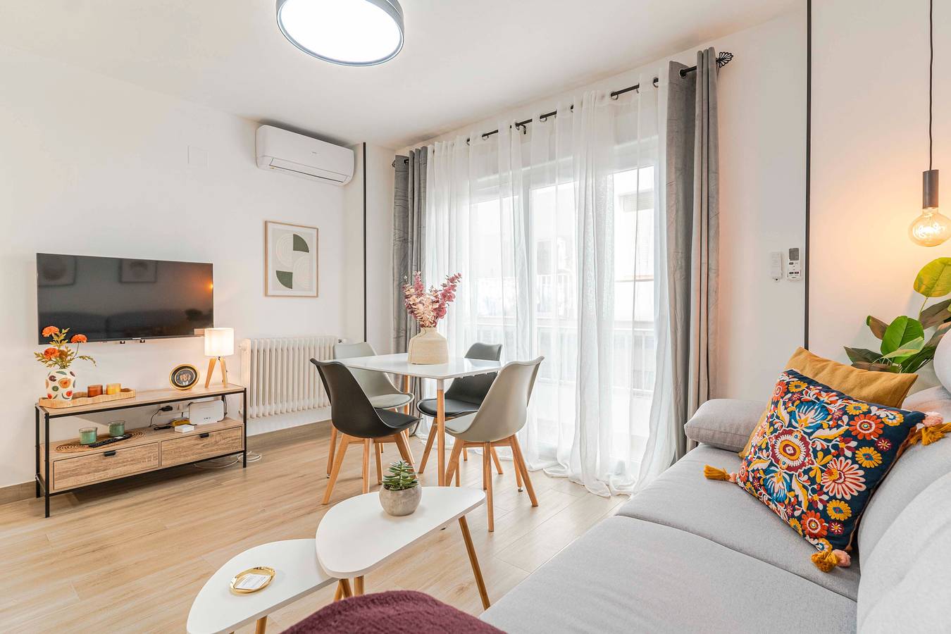 Entire apartment, Apartment 'Apartamento Canasteros 12 Centro' with Balcony, Wi-Fi and Air Conditioning in Centro-Sagrario, Granada