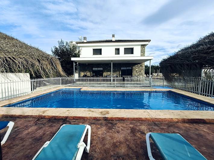 Casa rural para 12 personas, con Jardín en Chella