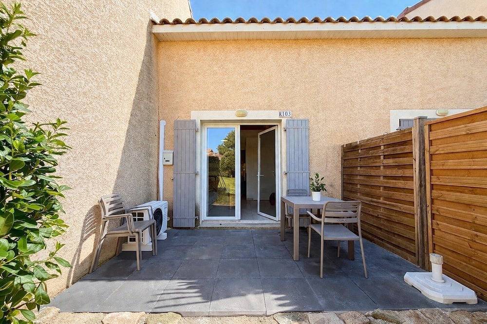 Entire apartment, Le Nid du Mas, 2 pers pool in Calvisson in Calvisson, Mediterranean Coast (France)