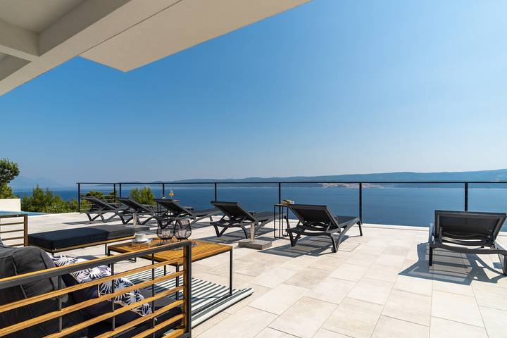Meerblick Villa Marila mit privatem beheizter Pool mit Hydromassage, 3 Schlafzimmer mit Bad (6+2 Personen), 1 km vom Strand entfernt in Lokva Rogoznica, Omis-Riviera