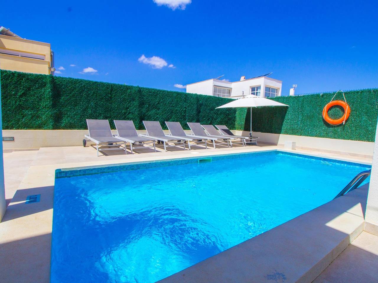 Ganze Ferienwohnung, Sonnige Villa mit Pool, Wlan und Klimaanlage in Can Picafort, Santa Margalida