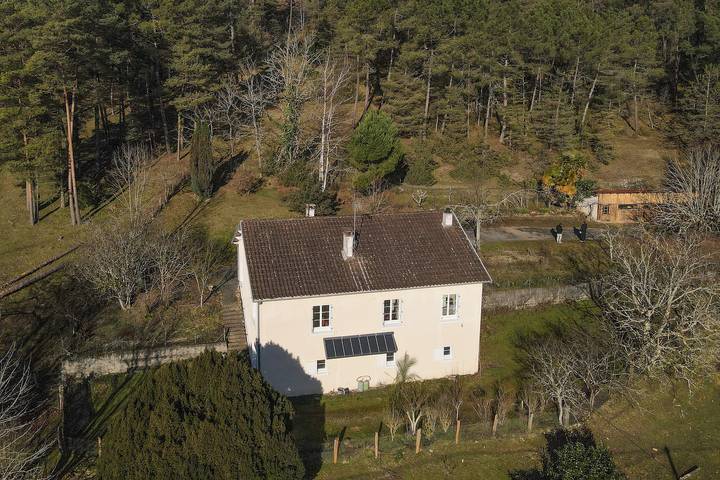 Gîte pour 6 personnes, avec jardin, animaux acceptés à Agonac