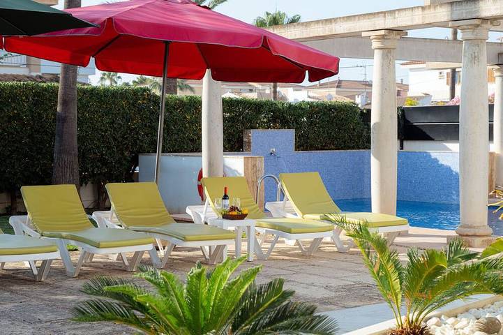 Chalet für 8 Personen, mit Terrasse und Garten in Can Picafort