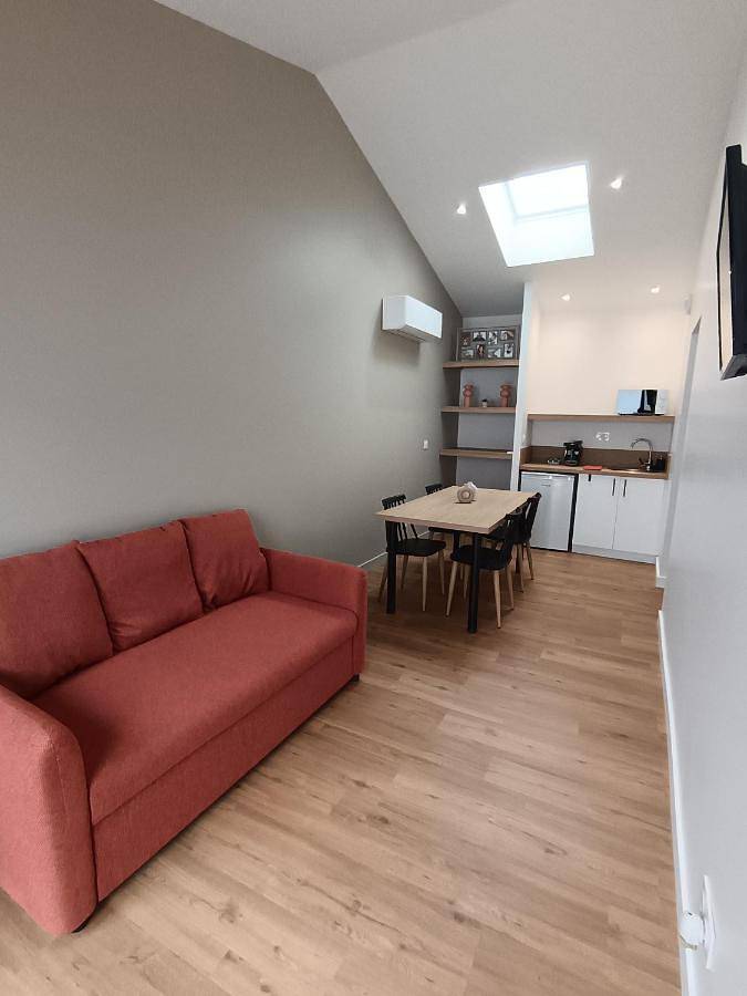 Appart’hôtel pour 2 personnes, avec jardin ainsi que terrasse et piscine, animaux acceptés