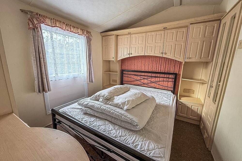 6 berth pet friendly caravan in Hunstanton by the beach in Hunstanton, Norfolk Coast