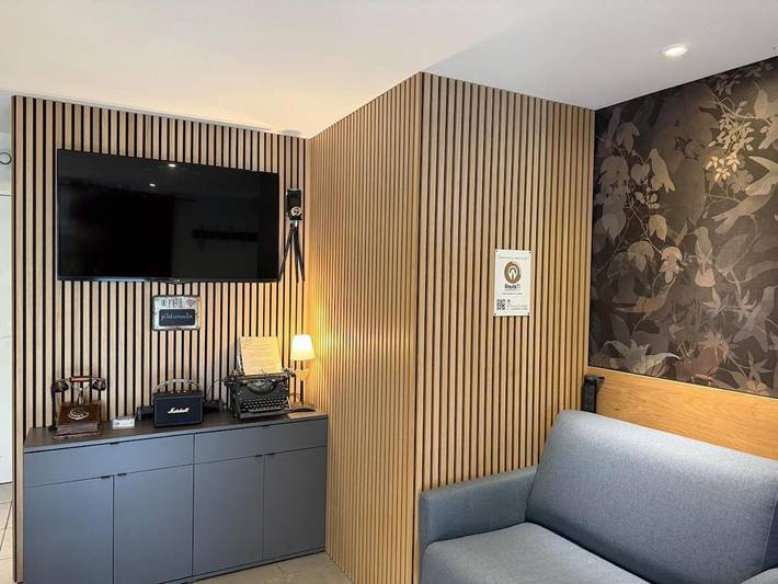 Location de vacances pour 8 personnes, avec vue et jardin à Saint-Laurent-d'Andenay