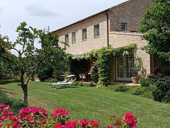 Ferienwohnung für 2 Personen, mit Terrasse und Garten sowie Pool und Ausblick