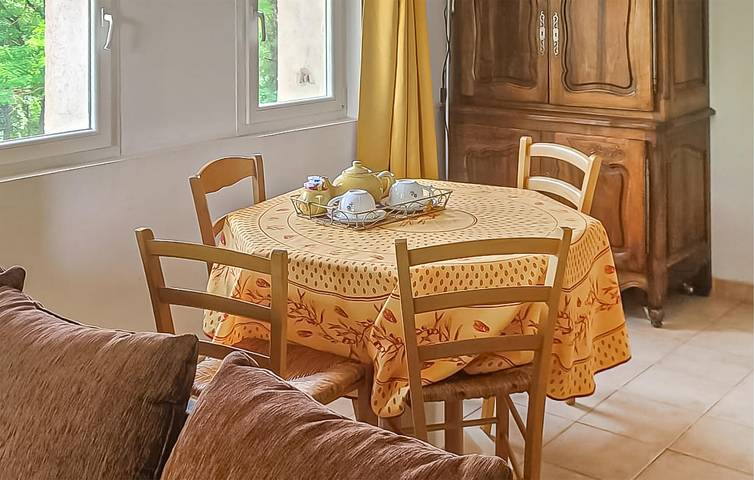 Location de vacances pour 2 personnes, avec jardin ainsi que piscine et terrasse à La Tour-d'Aigues - 3