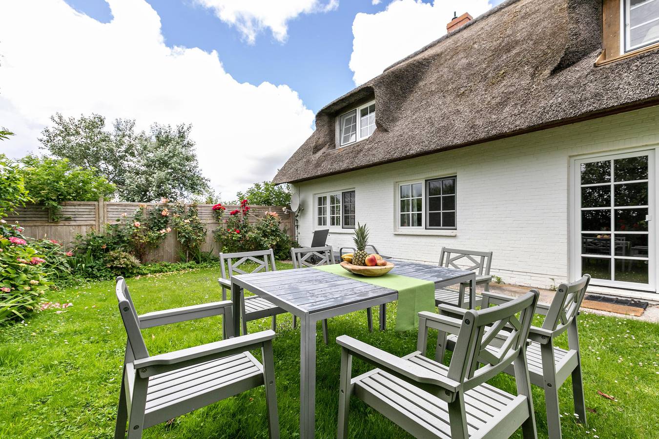 Holiday Home 'Austernfischer Haus Sonnenschein' with Shared Terrace, Private Garden and Wi-Fi in Pellworm, North Sea of Schleswig-Holstein