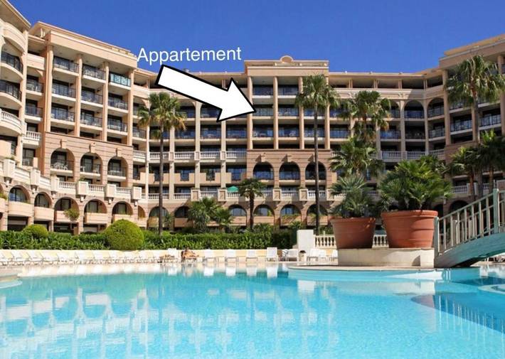 Gîte pour 4 personnes, avec vue ainsi que piscine et jardin dans Theatre De La Licorne - 4