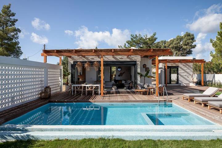 Location de vacances pour 6 personnes, avec terrasse ainsi que jardin et sauna dans Kavos - 2