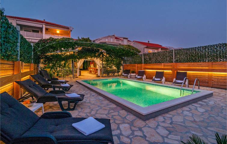 Ferienhaus für 13 Personen, mit Terrasse - 1