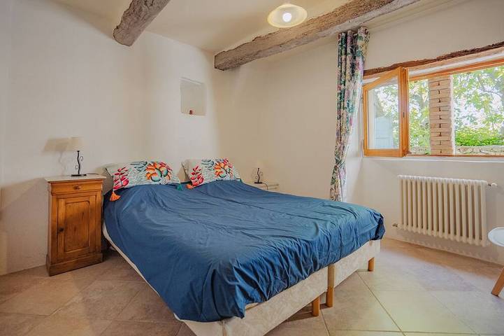 Location de vacances pour 4 personnes, avec piscine ainsi que terrasse et jardin à Ongles - 3