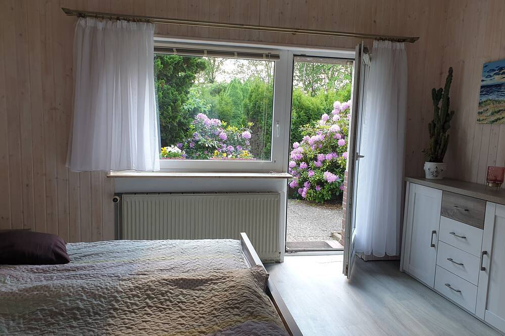 Ferienwohnung in Alleinnutzung  mit Garten und Teich, Nähe Sankt Peter Ording in Lehe, Halbinsel Eiderstedt