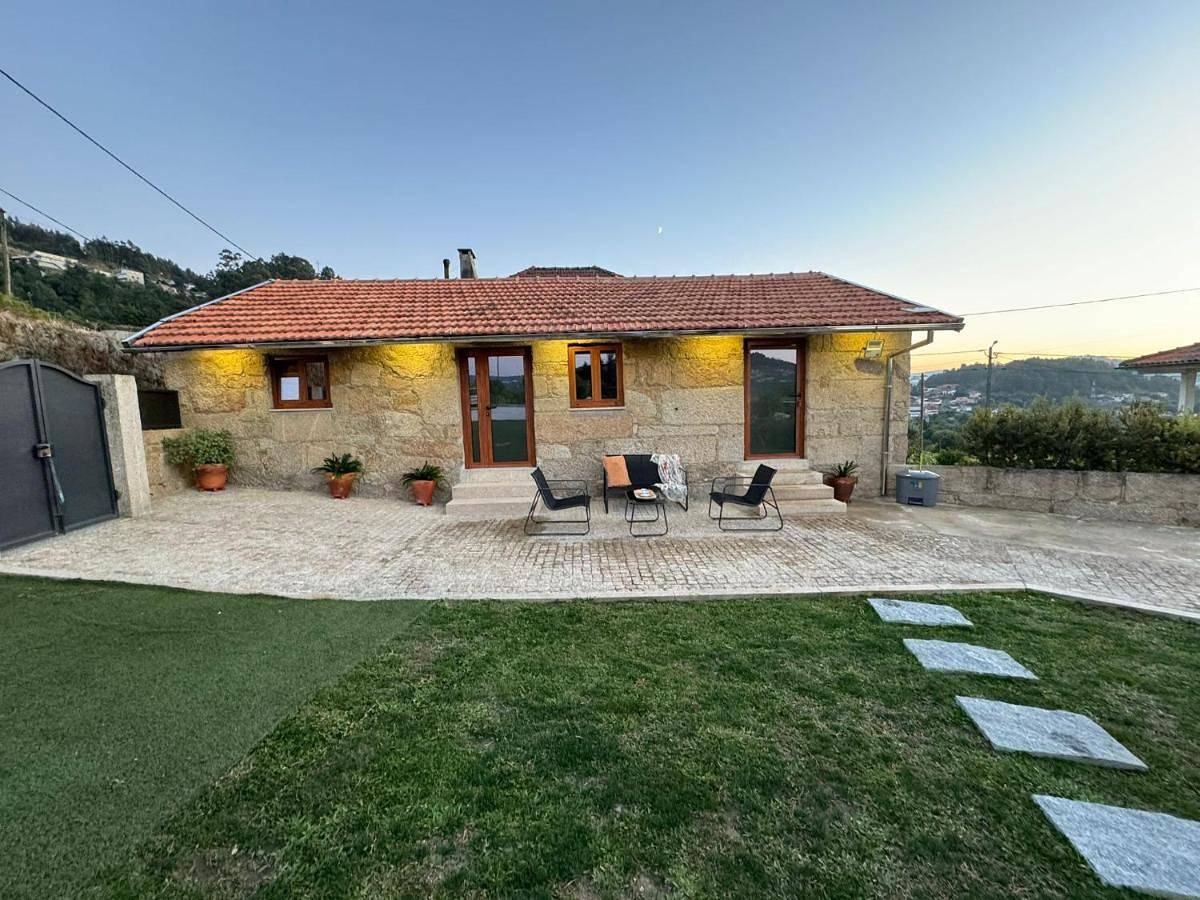 Two-Bedroom House in Cinfães, Distrito de Viseu