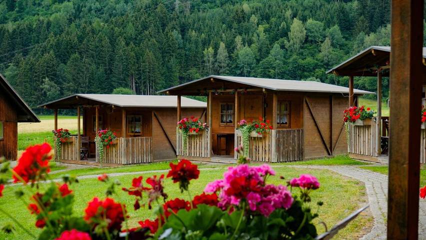 Bungalow für 4 Personen, mit Terrasse und Garten sowie Ausblick in der Steiermark
