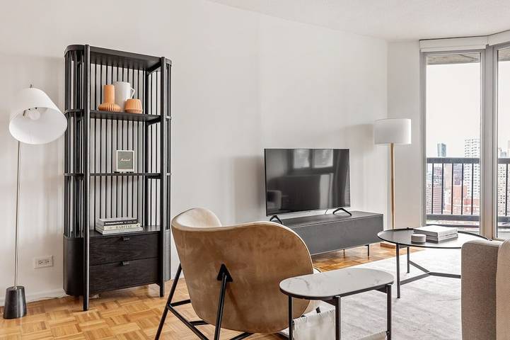 Vacation rental for 4 people, with balcony and yard, with pets in Kips Bay