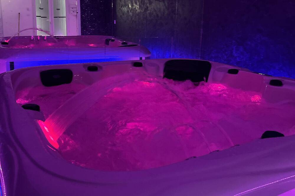 Suite de 80m2 avec jacuzzi et billard, à 30 min de Marseille in Meyrargues, Région d'Aix-en-Provence