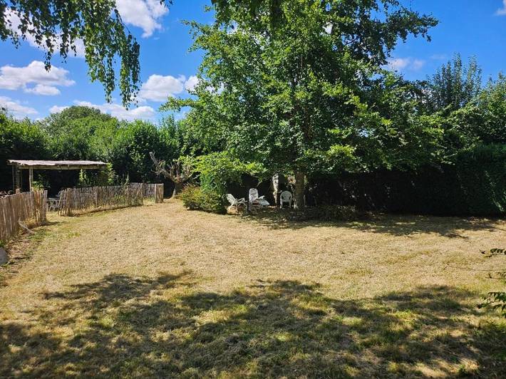 Location de vacances pour 10 personnes, avec jardin et terrasse à Saint-Georges-de-Mons