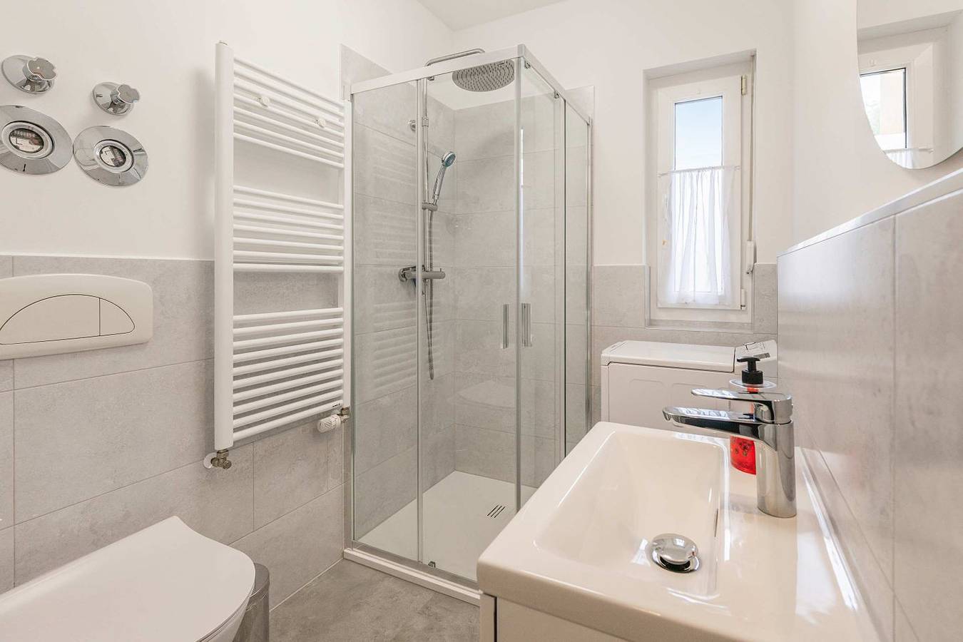 Apartamento entero, Moderne Ferienwohnung in Koserow mit Terrasse – nur 650 m zum Strand in Koserow, Bernsteinbäder