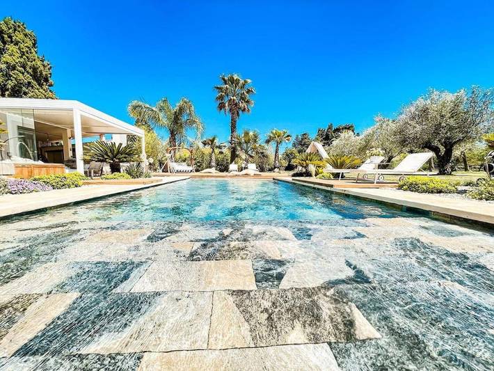 Location de vacances pour 18 personnes, avec jacuzzi ainsi que piscine et terrasse à Camélas - 4