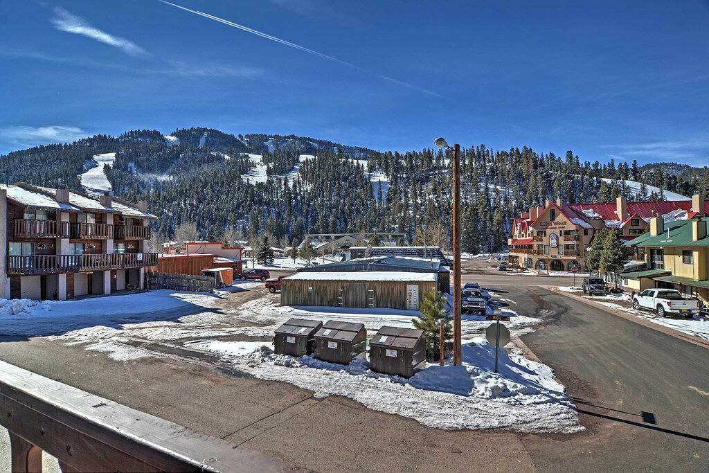 Red River Townhome mit Balkon - zu Fuß zur Main Street in Red River, Taos County
