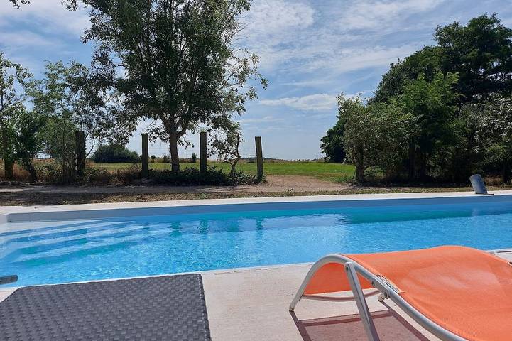 Gîte pour 2 personnes, avec Jacuzzi ainsi que Terrasse et Piscine