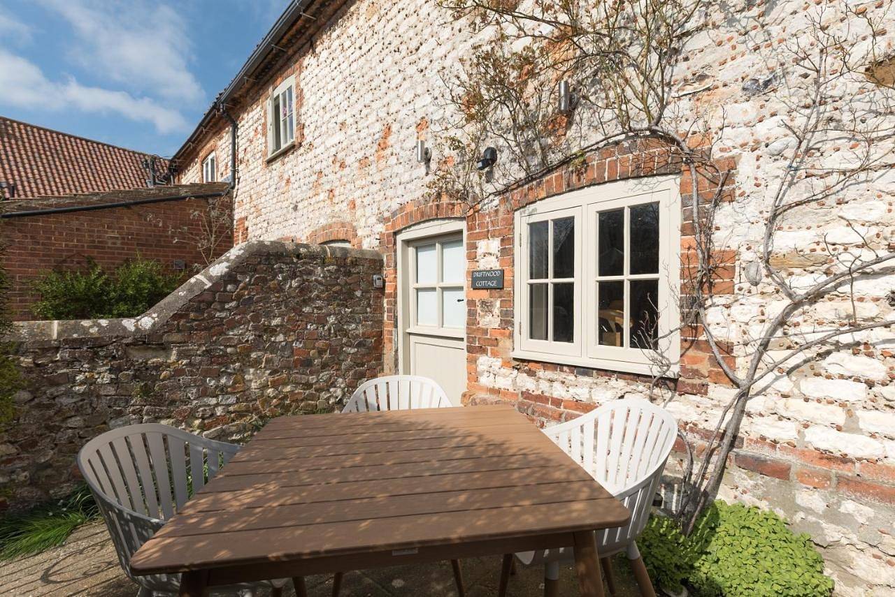Driftwood Cottage pets go free Wifi included in Holme-next-the-Sea, Norfolk Coast