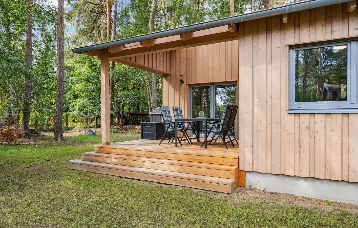 Appartement am Strand mit WiFi, Parkplatz, Terrasse und TV in Vipperow, Müritz