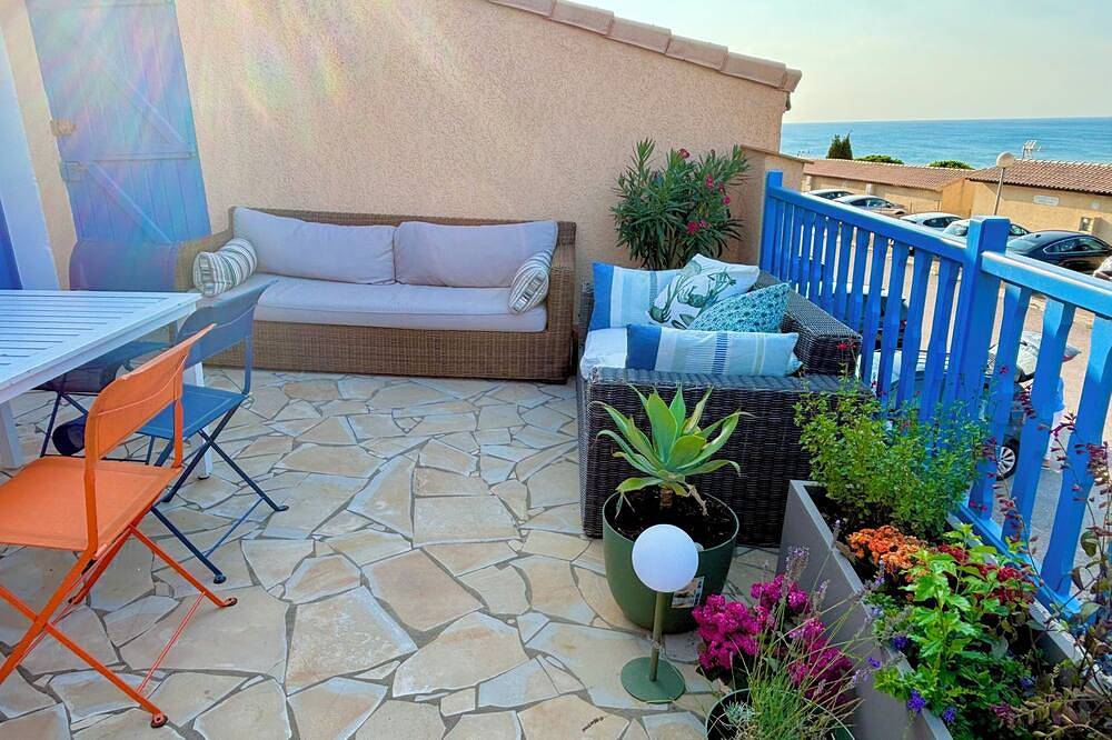 Apartamento entero, Townhouse apartment with stunning views and less than ten minutes walk to the beach in Leucate, Region de Narbonne