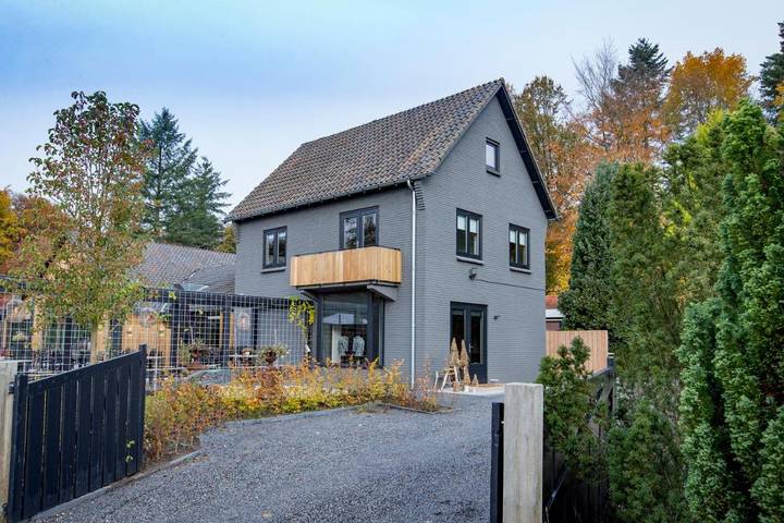 Villa voor 10 personen, with Balkon and Terras as well as Tuin and Uitzicht in Apeldoorn Gemeente