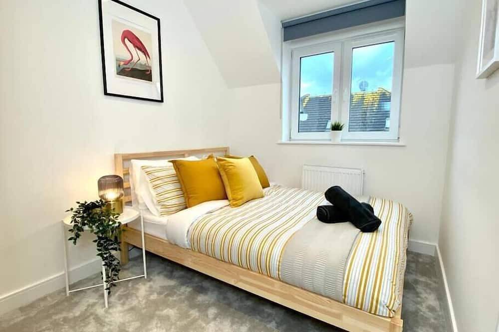 Beautiful New 3 bedroom house - garden & parking in Dorset