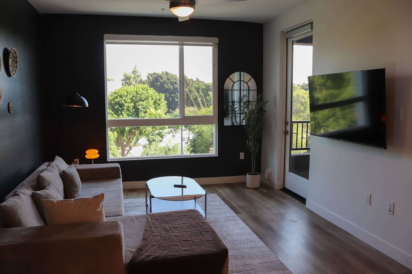 Apartamento entero, Bright   Cozy Getaway with Pool Free Parking 10 mins Disneyland in Santa Ana (california), Condado de Orange