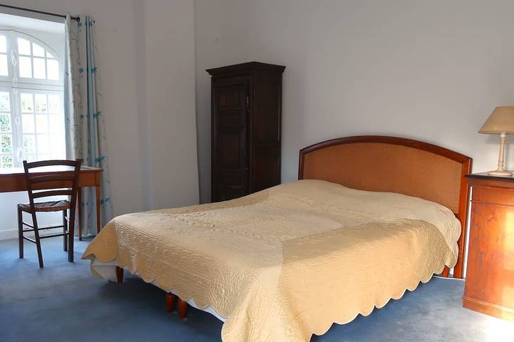 1930s-style house, large garden, 10-minute walk to beach. Ideal for 2 to 3 families. in Erquy, Côte d’Émeraude