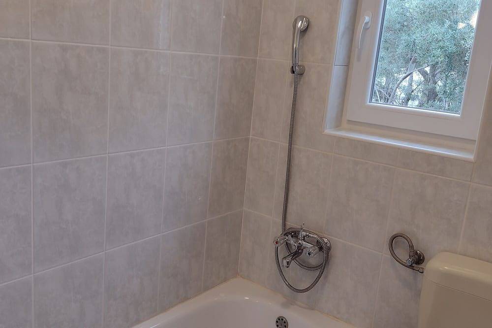 Appartamento intero, Appartamento di una stanza con balcone e vista mare Vallon - Valun, Cherso - Cres (A-386-b) in Valun, Cherso
