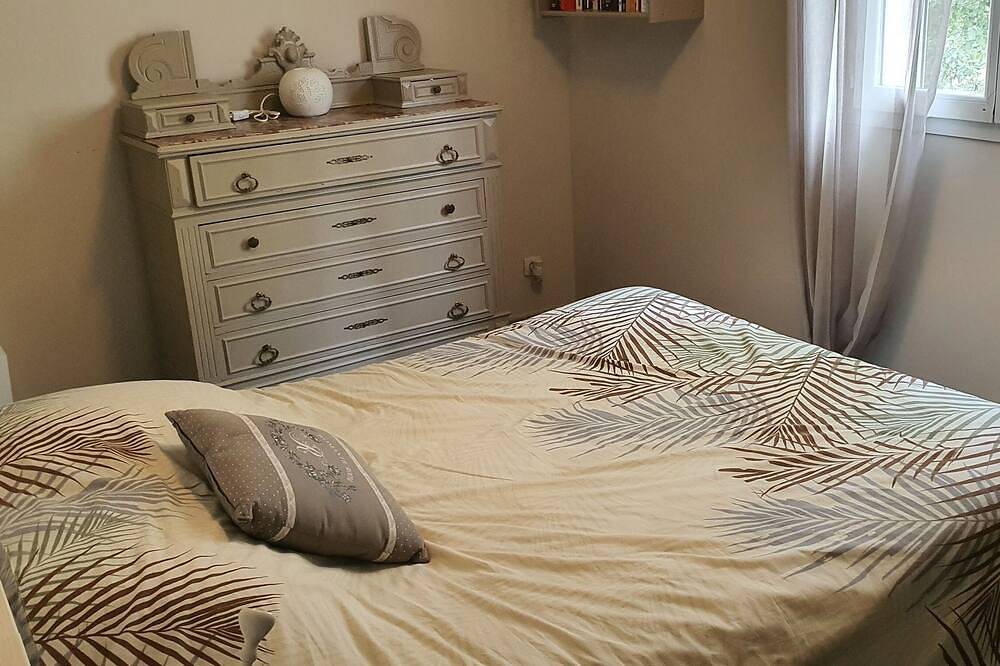 Top of recent villa. Very nice services.  in Mimet, Region de Aix-en-Provence