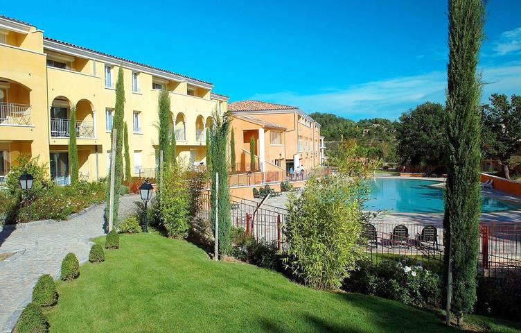 Studio pour 2 personnes, avec Terrasse et Jardin ainsi que Piscine et Sauna