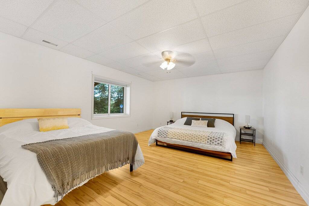 Beautiful Large 5bed 4bath Lake house in Bancroft! in Bancroft, Ontario