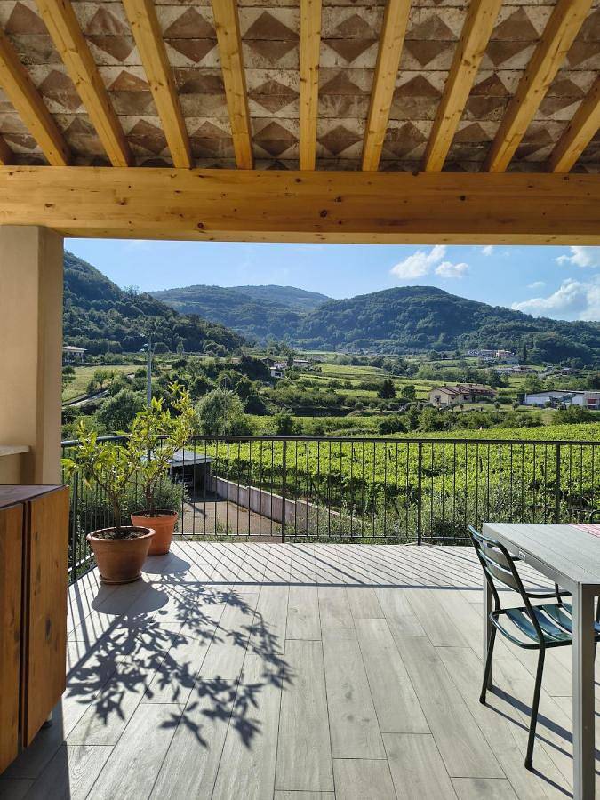 Appartement de vacances pour 4 personnes, avec Balcon ainsi que Terrasse et Vue dans San Giovanni Ilarione