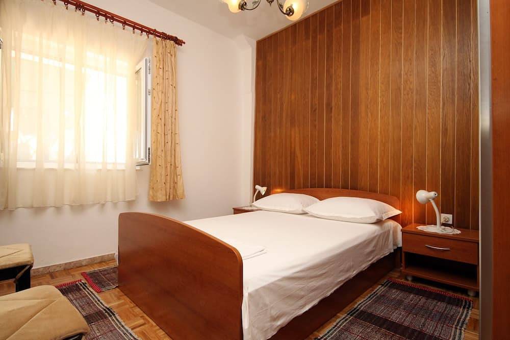 Ganze Wohnung, 1-Zimmer-Ferienwohnung am Strand Brist, Makarska in Brist, Makarska Riviera