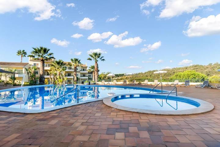 Bungalow für 3 Personen, mit Whirlpool und Sauna sowie Pool und Garten, kinderfreundlich in Carvoeiro - 4